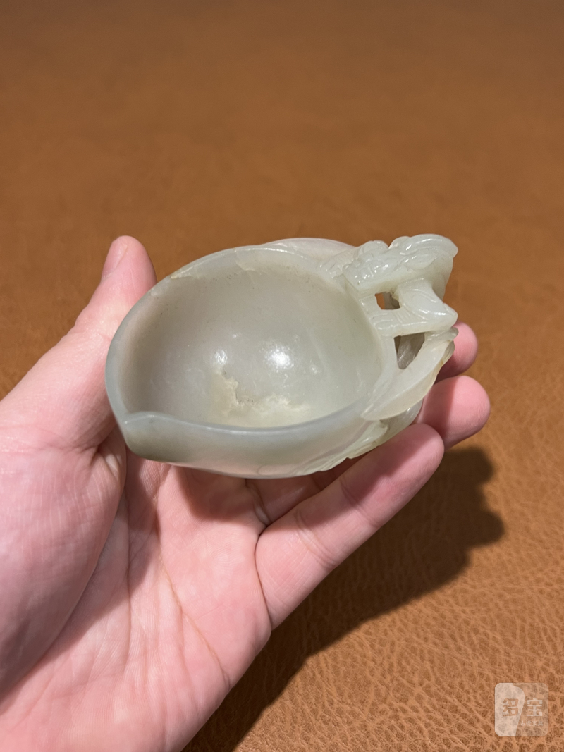 明 白玉螭龙耳桃形杯 - 图4